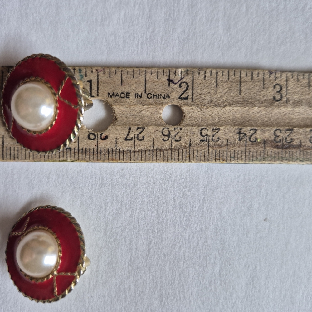 Round Red goldtone Rope Trim clip on vintage earrings - Picture 5 of 8